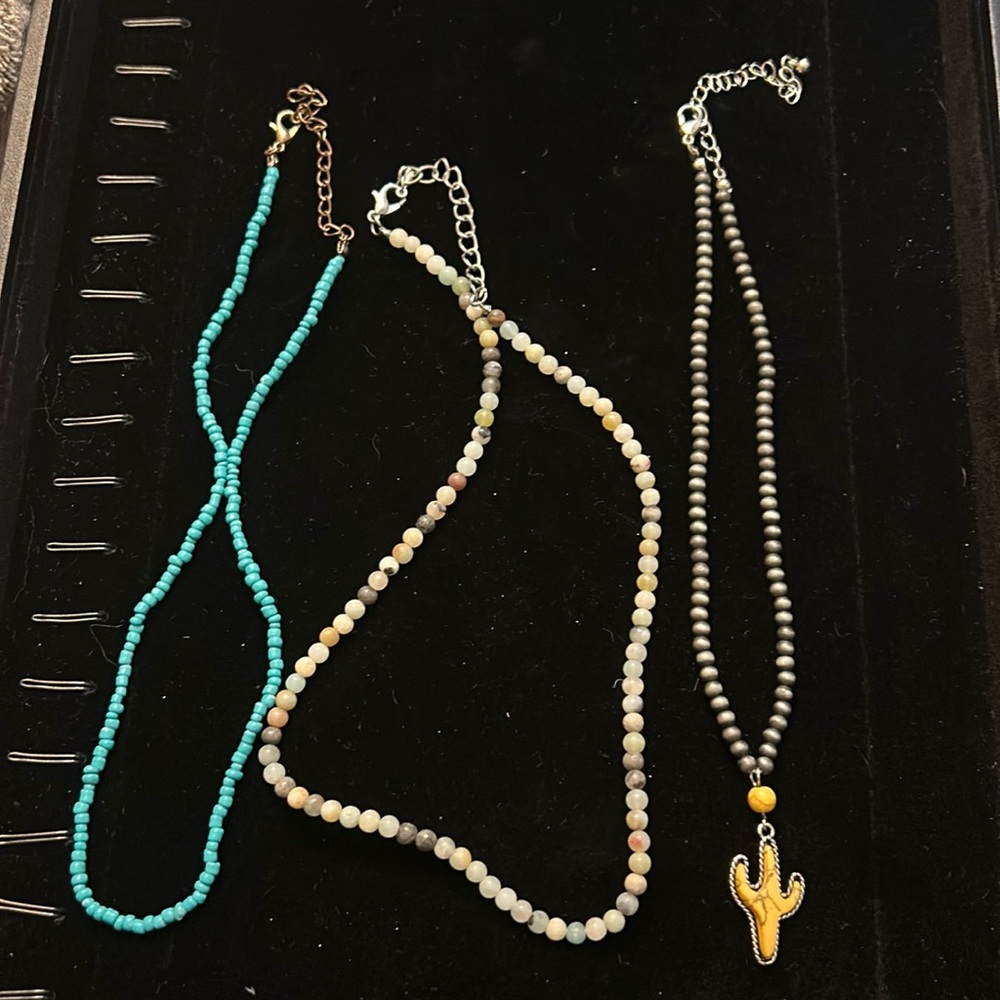 3 Necklace beads stones